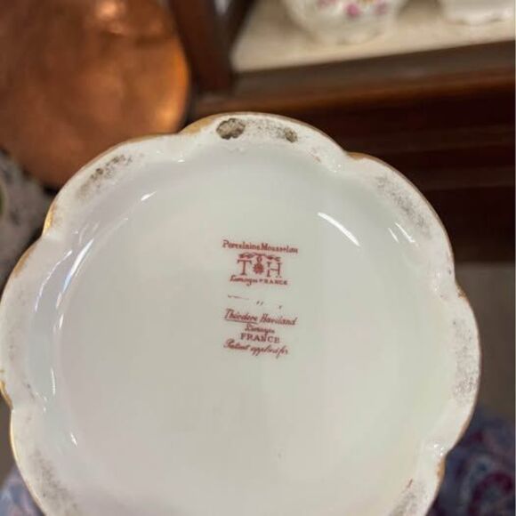 Collection of VintageFrench Limoges Porcelaine Coffee Pot, creamers, sugar bowls - Picture 8 of 9